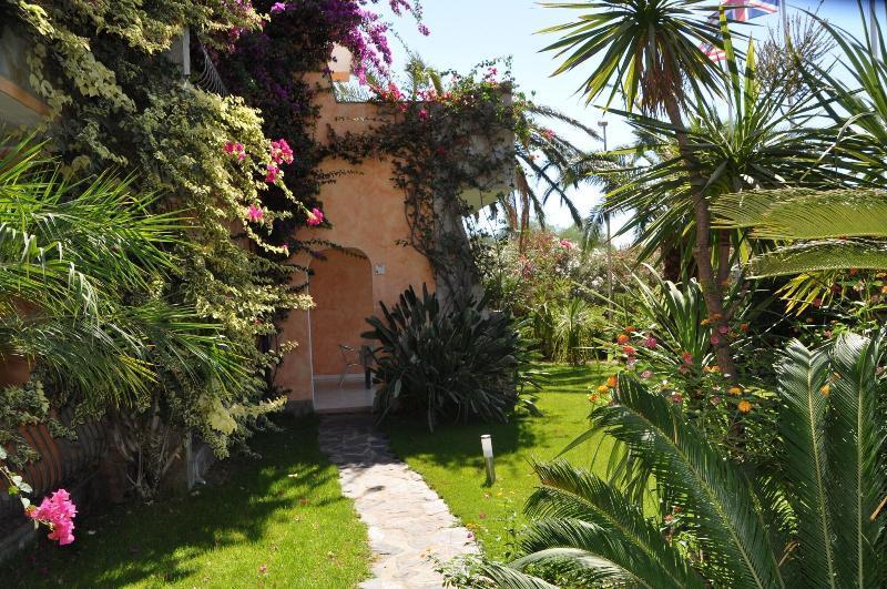 Palm Village Aparthotel 3*