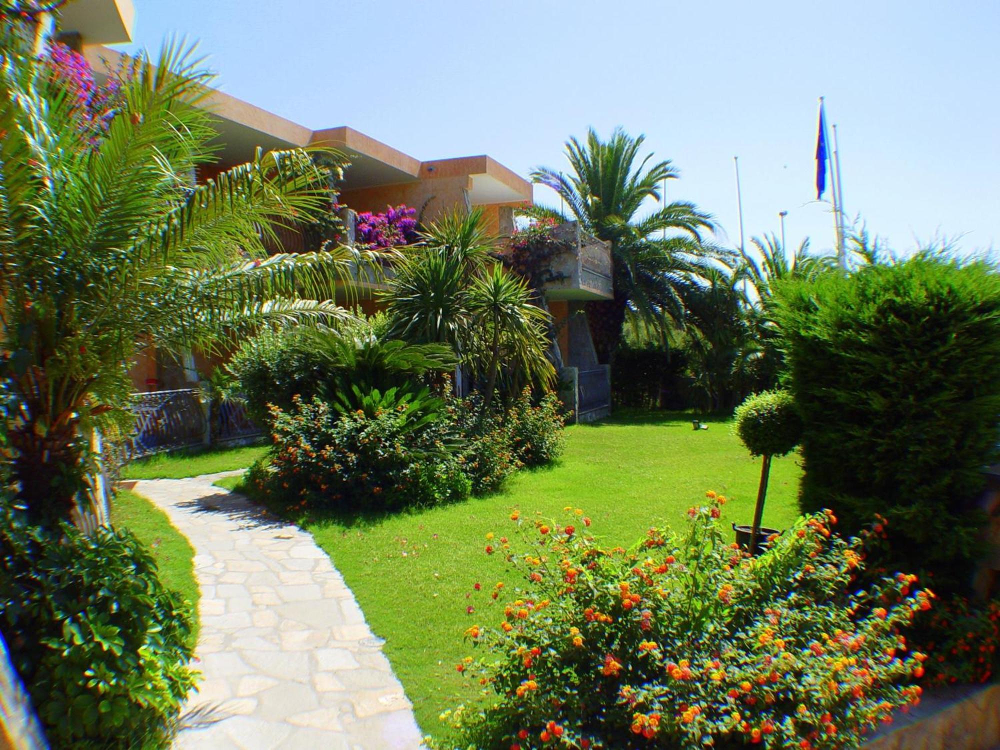 Aparthotel Palm Village 3*